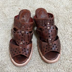 Freebird SZ 10, Moonstar cognac leather slip on sandals mules